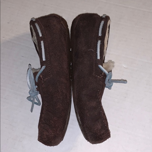 Ugg Dakota Moccasins big kids size-2 - Picture 2 of 5